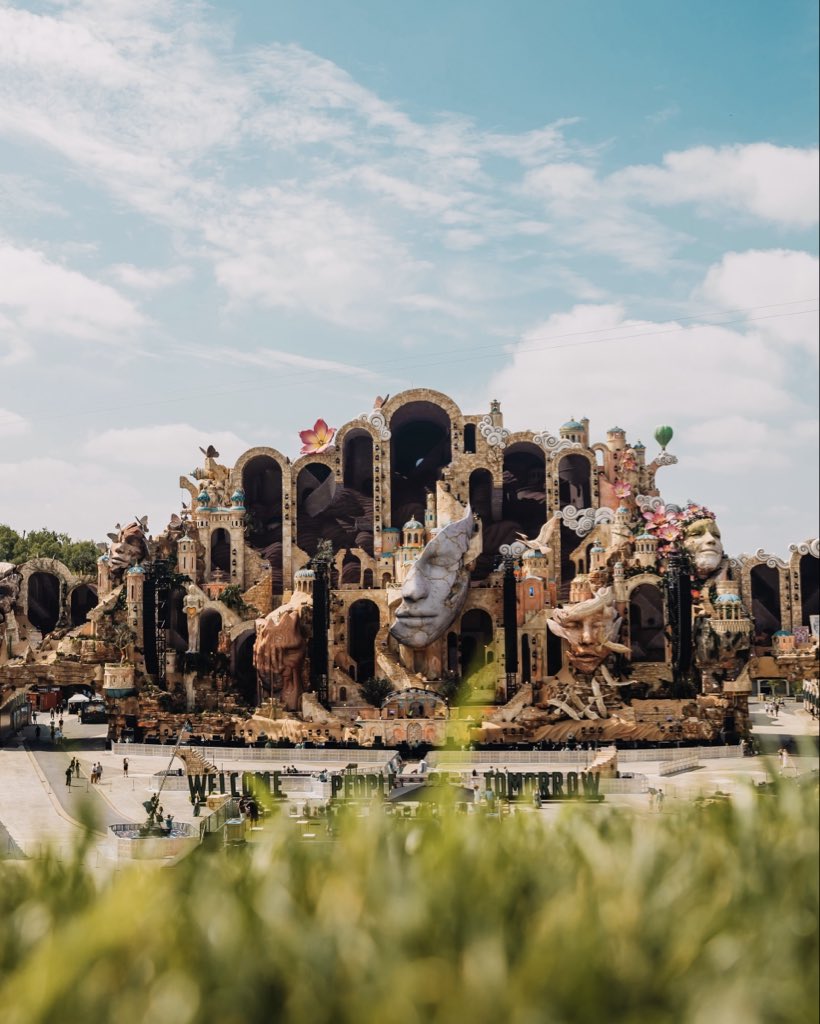 Dancing Astronaut tweet media