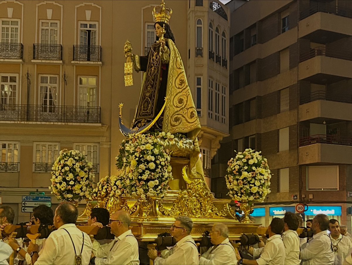 eltablacho's tweet photo. 16 de julio, festividad de la Virgen del Carmen. Un año más participamos en la tradicional procesión de la patrona del Barrio. ¡Viva la Virgen del Carmen! https://t.co/PMvvDqk8s6