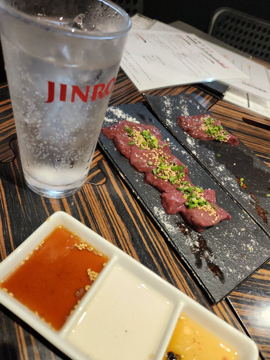 Kenta_debuchi's tweet photo. 週末金曜日は家の前の焼肉屋が最強。 https://t.co/KTGbOXMngV