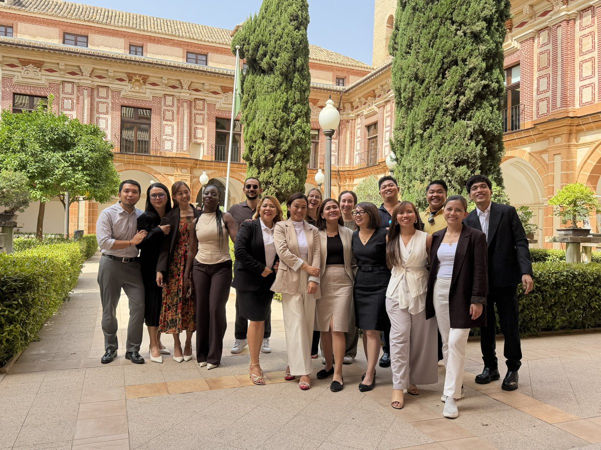 UCAM's tweet photo. 🌟 Huge congratulations to our international students from the Marketing and Communication Master's, who officially completed their studies today after successfully presenting their theses. 🎓🎉
#StudyAbroad #InternationalEducation
#StudyinSpain #UCAMInternational https://t.co/lw4ez8ftrC