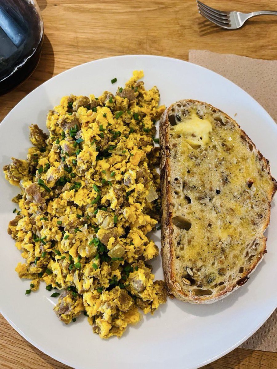 coookwithchris's tweet photo. GM🌞

Mountain of protein for breakfast

Leftover chopped steak, eggs, raw A2 cheddar, fresh chives, slice of seeded sourdough https://t.co/jeLMFQgrHu