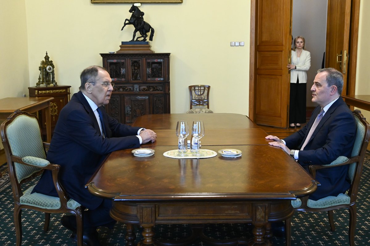 Bayramov_Jeyhun's tweet photo. Pleased to meet with Foreign Minister Sergey Lavrov during my official visit to the Russian Federation.

During the meeting we reviewed political, economic-trade, transport, humanitarian, and environmental, as well as regional and international security issues of mutual interest. https://t.co/vWIOMmJKFr