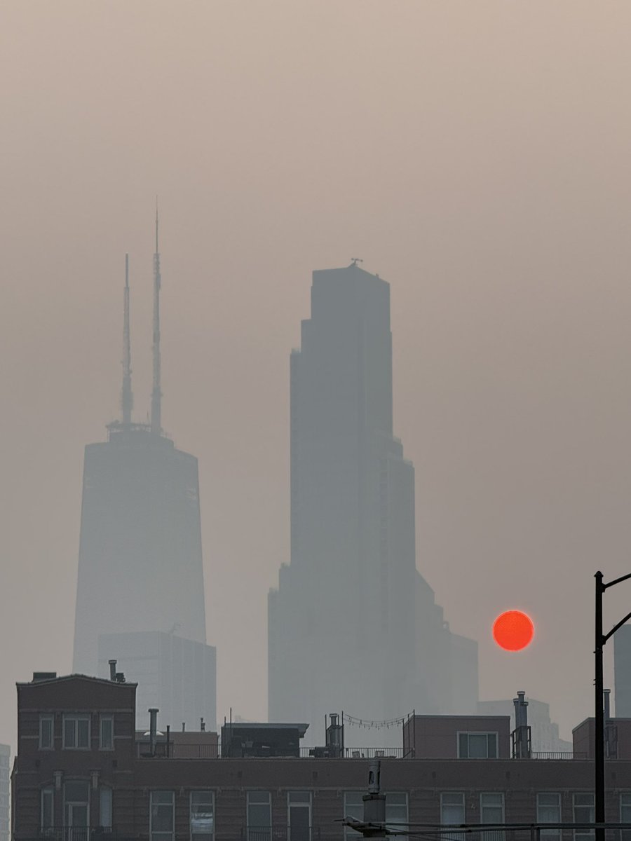 TheEmilioD's tweet photo. Chicago, Illinois July 17, 2026

#ChicagoAirQuality #WildfireSmoke #AirQualityAlert #Chicago #AQI https://t.co/BLrJ068rPJ