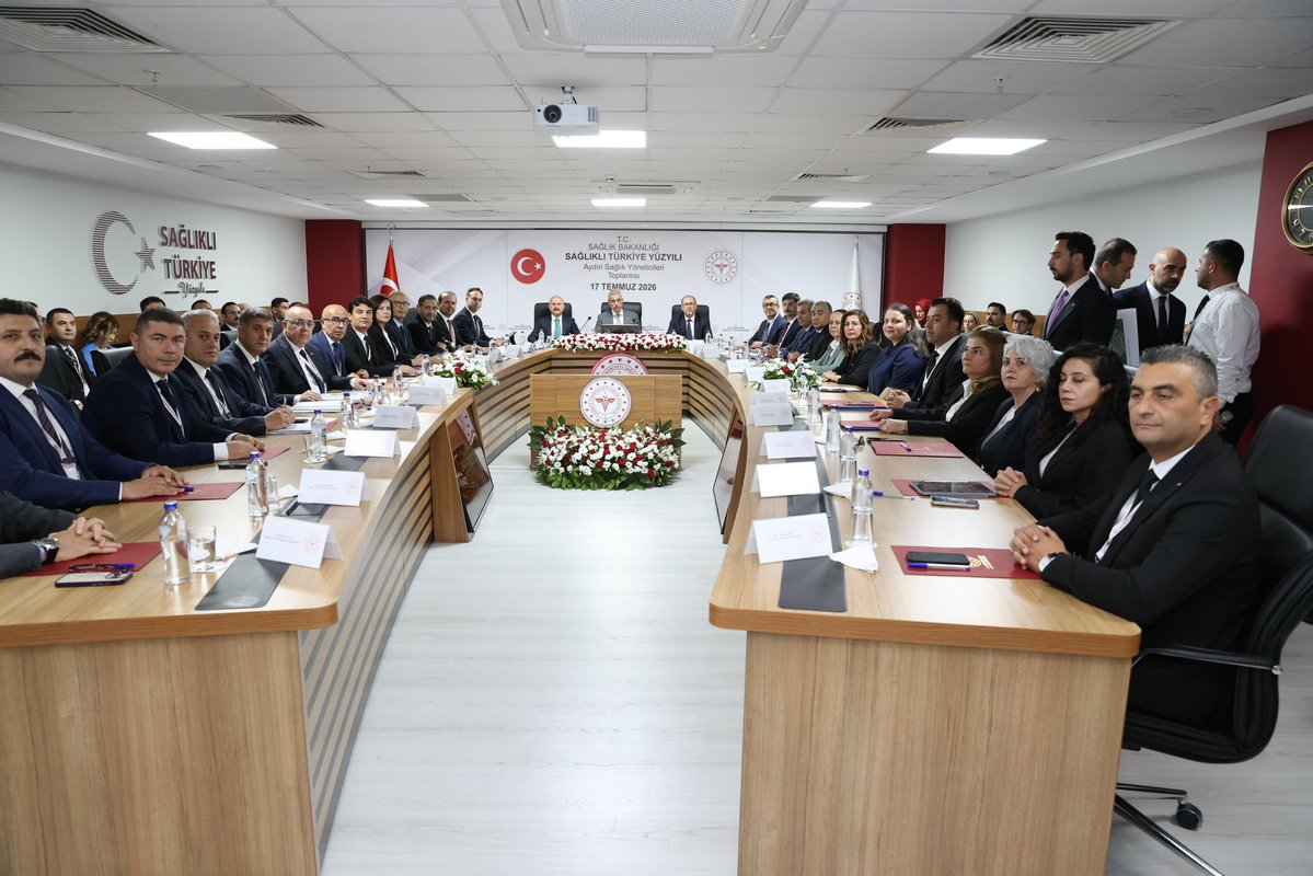 saglikbakanligi's tweet photo. Sağlık Bakanımız Prof. Dr. Kemal Memişoğlu başkanlığında Sağlıklı Türkiye Yüzyılı Aydın Sağlık Yöneticileri Toplantısı gerçekleştirildi.

Sağlık Bakanımız, ildeki sağlık yatırımları ve sağlık hizmetlerinin sunumuna ilişkin il yöneticilerinden bilgi aldı. https://t.co/gmxfHDhbM9