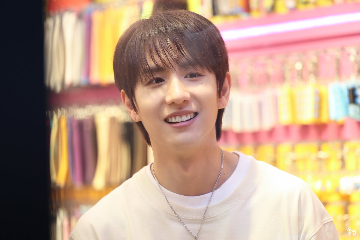 nekobasu513's tweet photo. 260717 자체 콘텐츠 촬영 👕🍭🧸

#보이프렌드 #BOYFRIEND #민우 #ミヌ @MW_950731 https://t.co/vWvDBf81mK