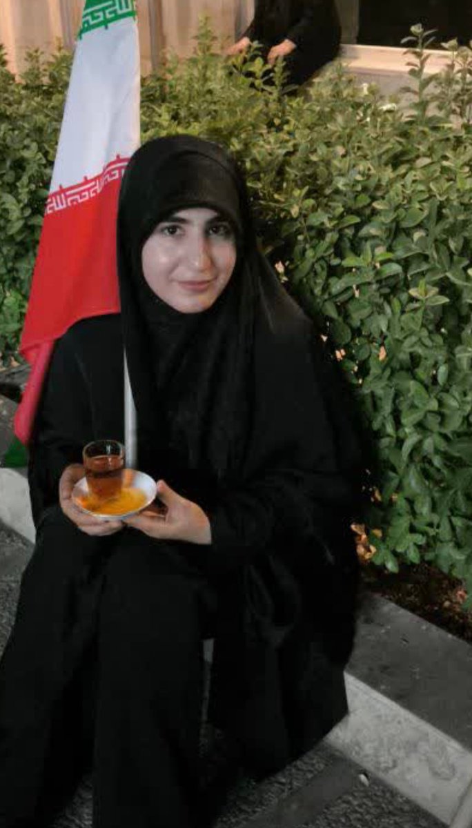 Sarah52146097's tweet photo. Tehran Night demonstrations: Women are full of Hope inspired by the love of their Mother, Lady Fatima (Peace be upon Her!) https://t.co/yoSP4ssBFG