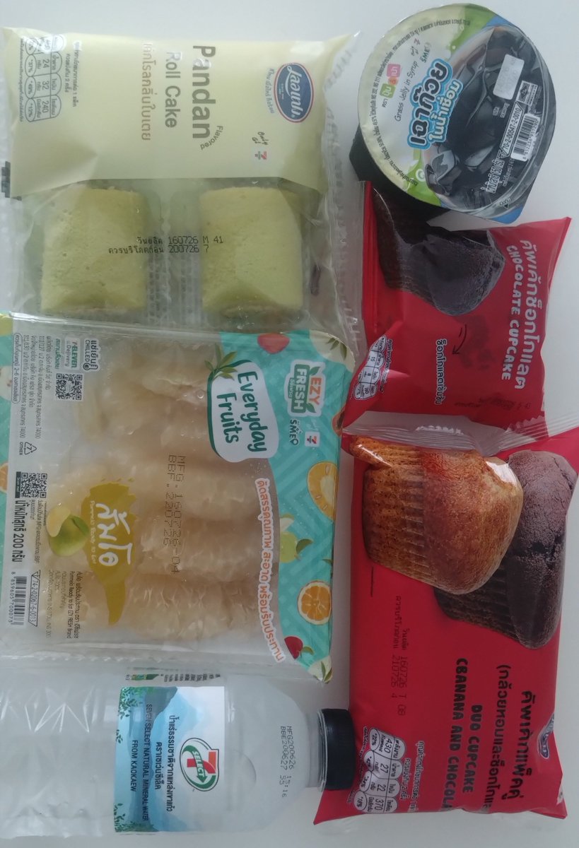 nons1000b's tweet photo. オイルマッサ  １アワー
深夜便の疲れ解消に。お腹を「の」の字マッサでオナラが出そうになったのは秘密です㊙️。効いてる🤔？ギリギリセーフ。２４０฿+チ。
今日のセウェン7️⃣
甘味を補充🧁。ソムオー🍊は人力で剥いてるのか🤔？まさかねぇ。大変そうだ。
https://t.co/oXtNSxncNw https://t.co/ZnpBLCgmZI