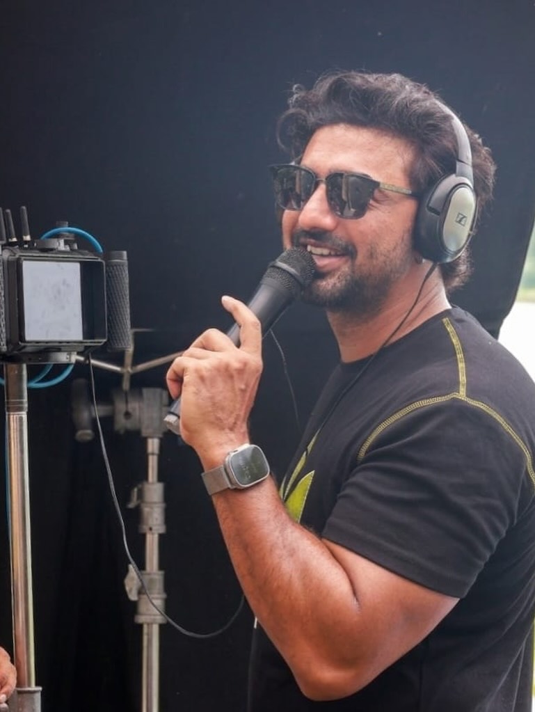 Calcutta_Times's tweet photo. Dev’s not just owning the set—he’s calling the shots now 🎬🔥
And honestly, this #DirectorsLife era? We’re here for it. 📹
@idevadhikari
#DeSu7 #Dev #Tollywood https://t.co/CvgyU3hSAP
