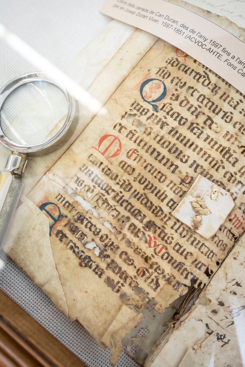 patrimonigencat's tweet photo. 📜 Presentem el fons documental del mas de Can Duran, de Palau-solità i Plegamans, a l'Arxiu Comarcal del Vallès Occidental!

Un llegat de gran valor històric que documenta prop de vuit segles d'història del patrimoni rural vallesà.

🔗 https://t.co/jZ3P7Woqw0 https://t.co/bXk5CIvugk