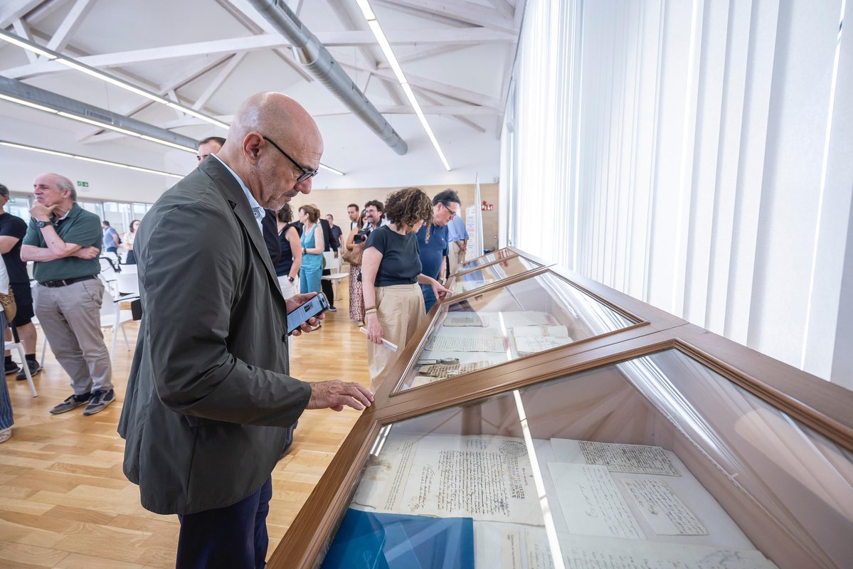 patrimonigencat's tweet photo. 📜 Presentem el fons documental del mas de Can Duran, de Palau-solità i Plegamans, a l'Arxiu Comarcal del Vallès Occidental!

Un llegat de gran valor històric que documenta prop de vuit segles d'història del patrimoni rural vallesà.

🔗 https://t.co/jZ3P7Woqw0 https://t.co/bXk5CIvugk
