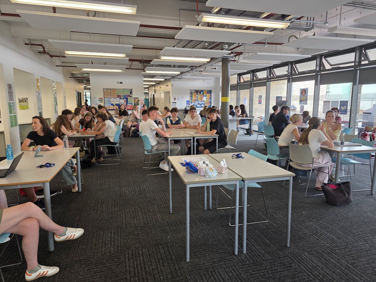 LearnWithMCS's tweet photo. Y12 finishing off the day with an academic quiz in the LRC https://t.co/N8RR8CJ6OB