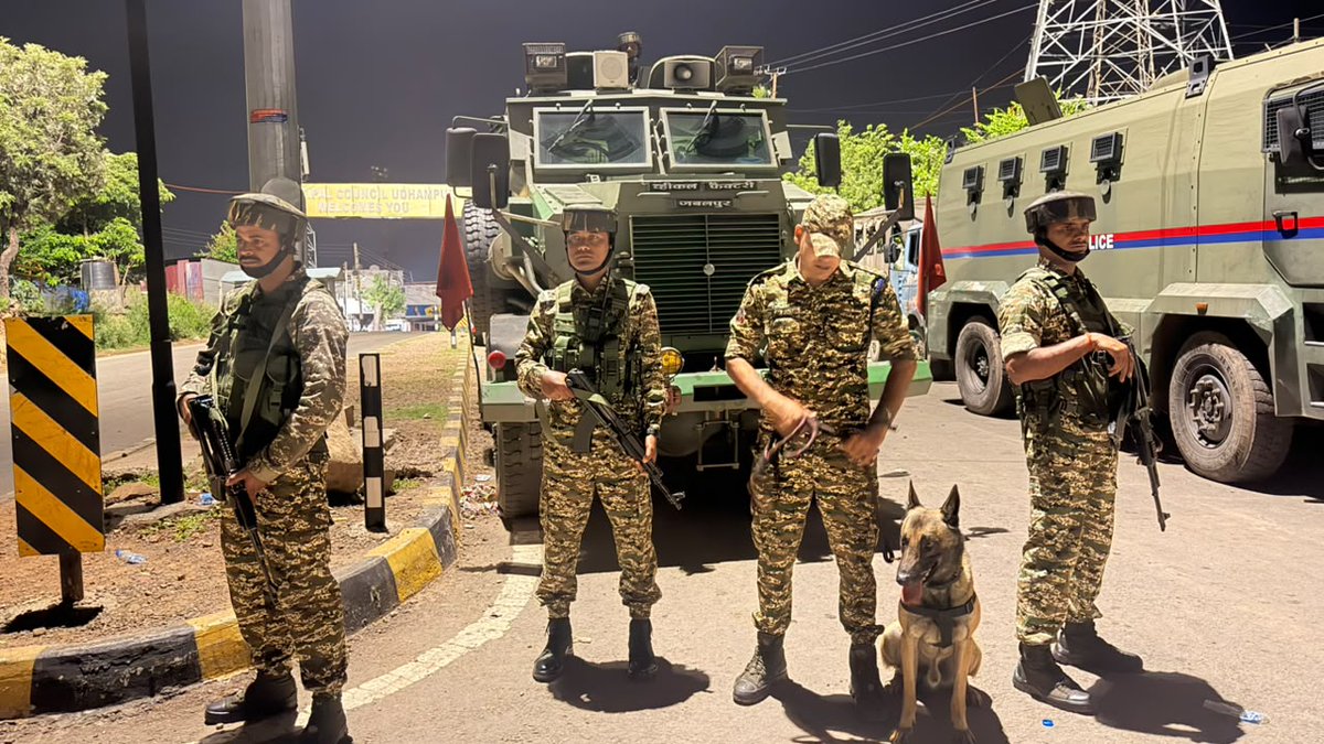 jammusector's tweet photo. Every vehicle checked. Every route secured. Every pilgrim protected. 🇮🇳

Our personnel, supported by K9 teams, remain steadfast in conducting thorough security checks and area domination patrols, ensuring a safe and seamless experience for devotees during #AmarnathYatra2026. 

#CRPF 
#JammuSectorCRPF
#Nationfirst
#SANJY2026
#K9UNIT