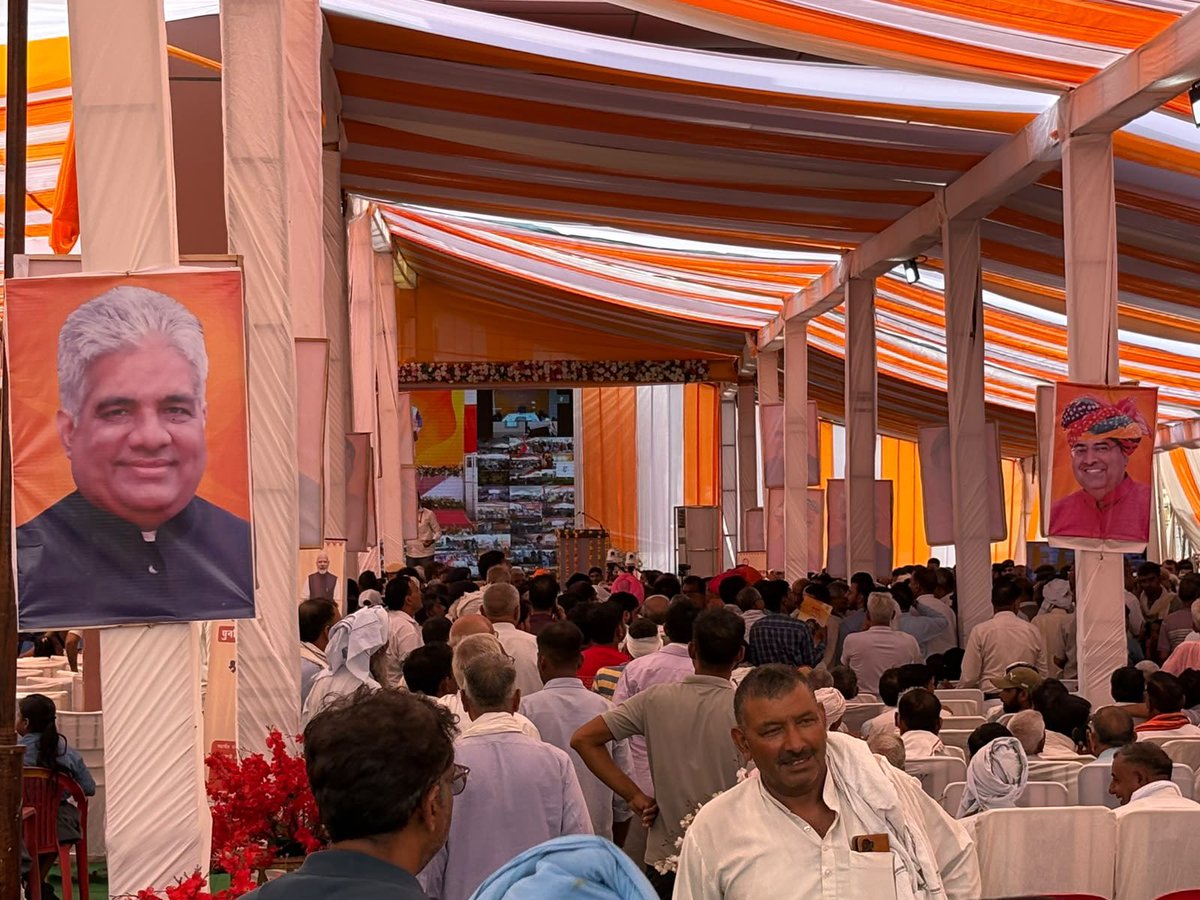 mpalwar's tweet photo. आज, यशस्वी प्रधानमंत्री श्री @narendramodi जी के करकमलों से अमृत भारत स्टेशन योजना के अंतर्गत 'पुनर्विकसित खैरथल रेलवे स्टेशन' का उद्घाटन किया गया।

इस ऐतिहासिक अवसर पर माननीय केन्द्रीय मंत्री श्री @byadavBJP जी की गरिमामयी उपस्थिति में कार्यक्रम में सहभागिता की।

आधुनिक सुविधाओं, बेहतर यात्री अनुभव और विश्व स्तरीय इंफ्रास्ट्रक्चर से सुसज्जित ये स्टेशन भारत की प्रगति और जनसेवा की नई मिसाल पेश करेंगे।

@BJP4India @BJP4Rajasthan
