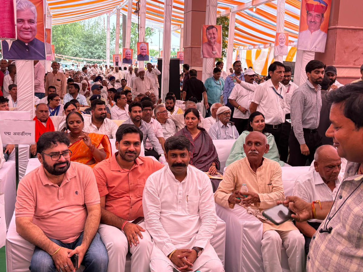 mpalwar's tweet photo. आज, यशस्वी प्रधानमंत्री श्री @narendramodi जी के करकमलों से अमृत भारत स्टेशन योजना के अंतर्गत 'पुनर्विकसित खैरथल रेलवे स्टेशन' का उद्घाटन किया गया।

इस ऐतिहासिक अवसर पर माननीय केन्द्रीय मंत्री श्री @byadavBJP जी की गरिमामयी उपस्थिति में कार्यक्रम में सहभागिता की।

आधुनिक सुविधाओं, बेहतर यात्री अनुभव और विश्व स्तरीय इंफ्रास्ट्रक्चर से सुसज्जित ये स्टेशन भारत की प्रगति और जनसेवा की नई मिसाल पेश करेंगे।

@BJP4India @BJP4Rajasthan