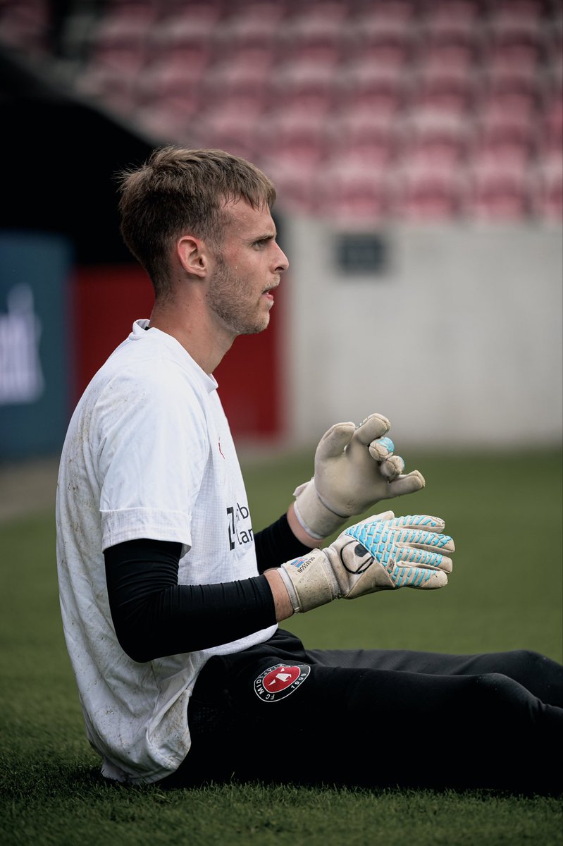 fcmidtjylland's tweet photo. 20 minutter til kampstart 👊 https://t.co/a5sdHwlCRj