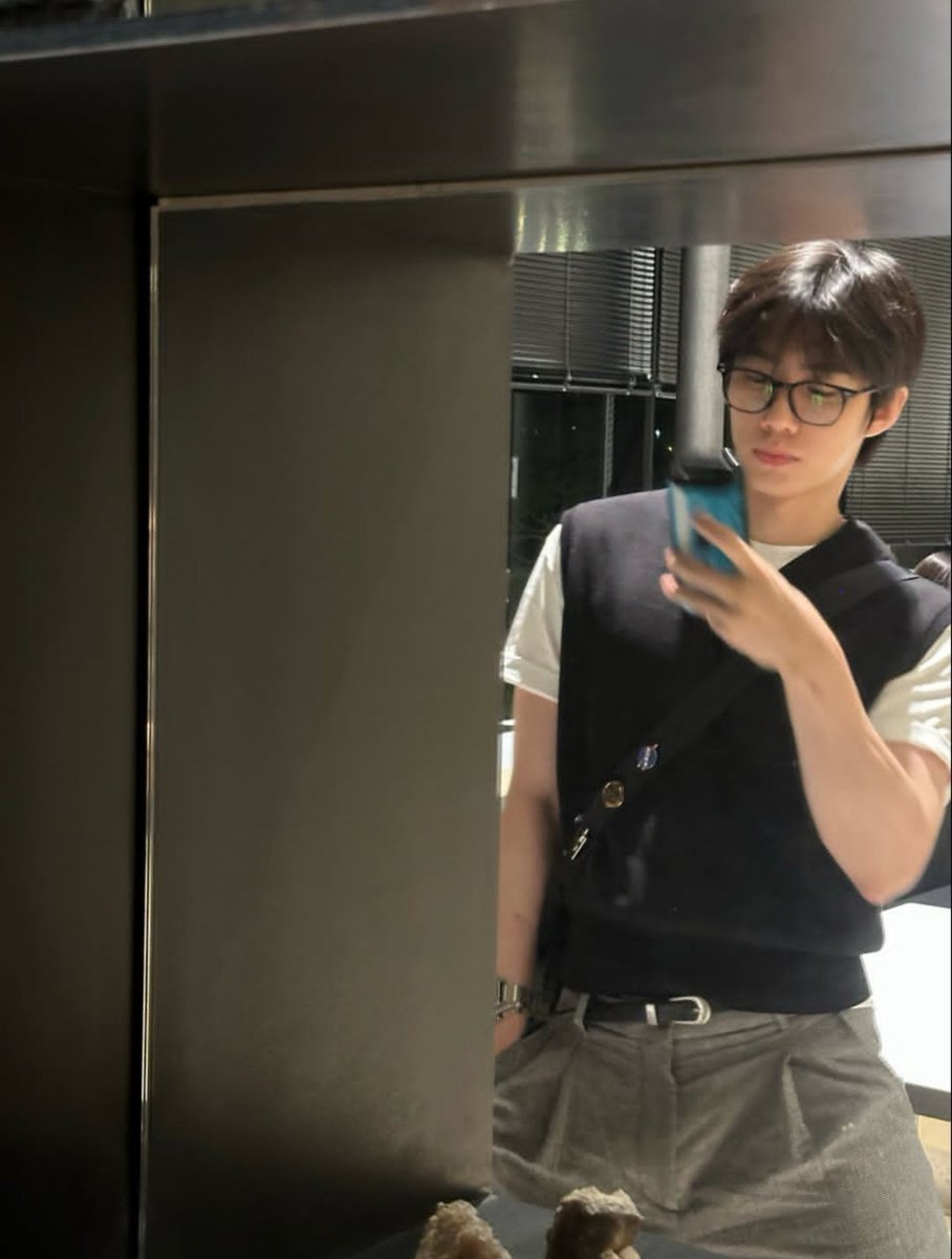 520Heart's tweet photo. 거울셀카!! 남친짤 좋아🧡 https://t.co/3piwtkgsLH