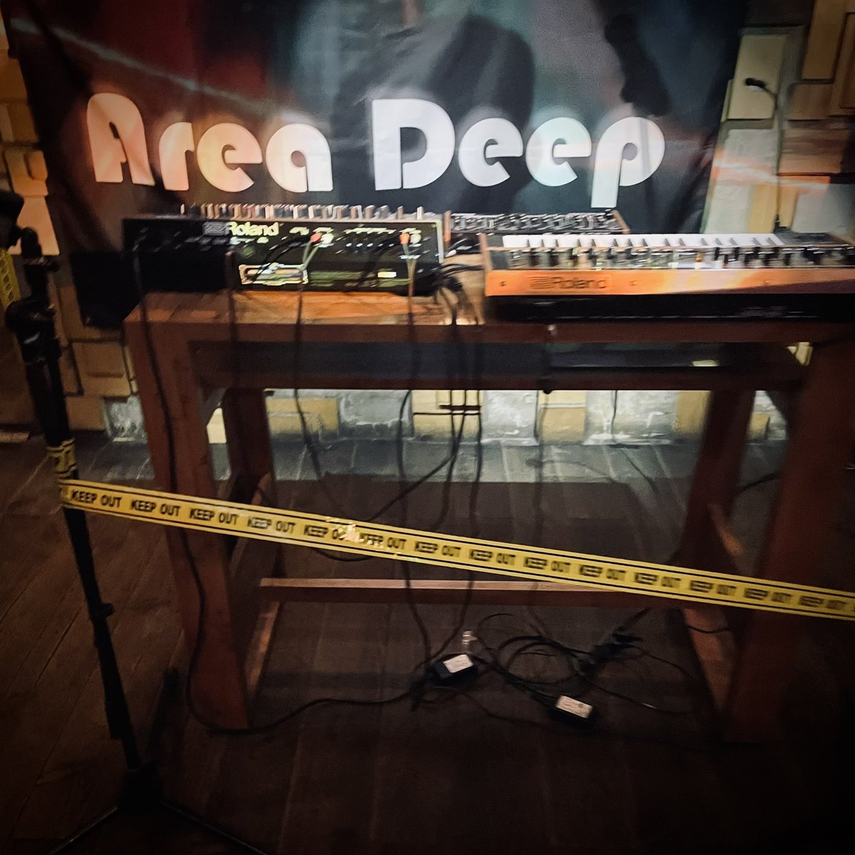 akio_d's tweet photo. 木製アンティーク家具の様なセッティング
昨日のArea Deep Set
Roland TR1000、SE02、Jupiter Xm

#tr1000
#jupiterxm
#se02
#MyRoland https://t.co/bagxYX9YzC