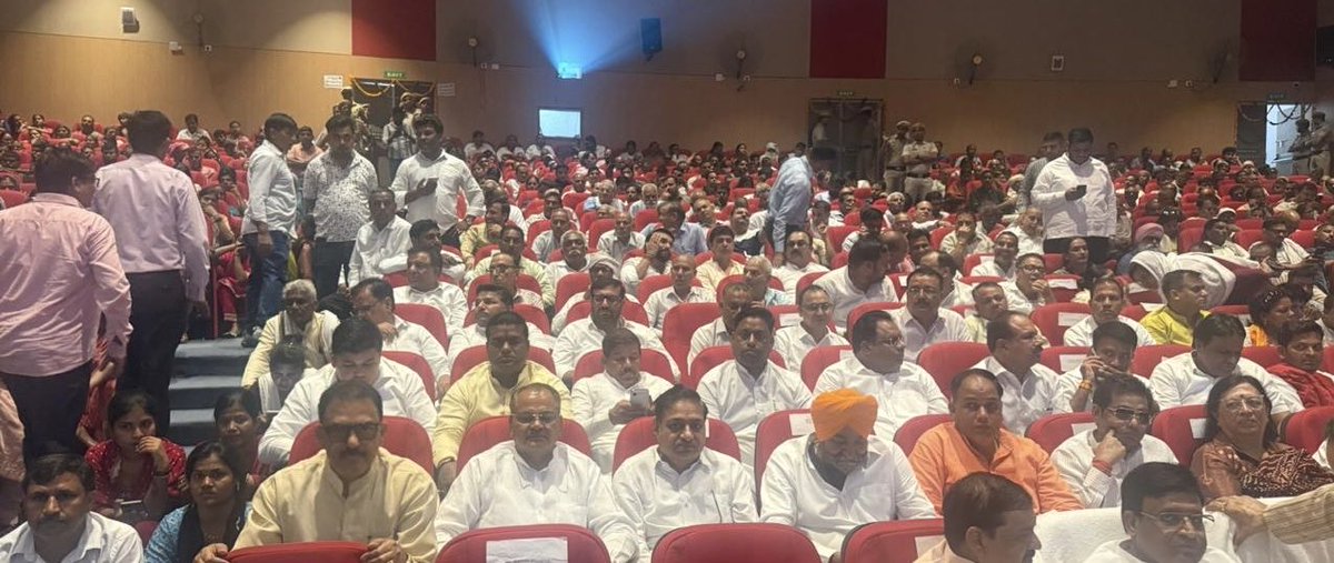 om_rexwal's tweet photo. आज बल्लभगढ़ स्थित अटल ऑडिटोरियम में माननीय प्रधानमंत्री श्री नरेंद्र मोदी जी द्वारा जींद से "विकसित भारत–विकसित हरियाणा" रैली के अवसर पर हाइड्रोजन ट्रेन के शुभारंभ कार्यक्रम के लाइव प्रसारण में सहभागिता की। https://t.co/JqdrC6bCBp