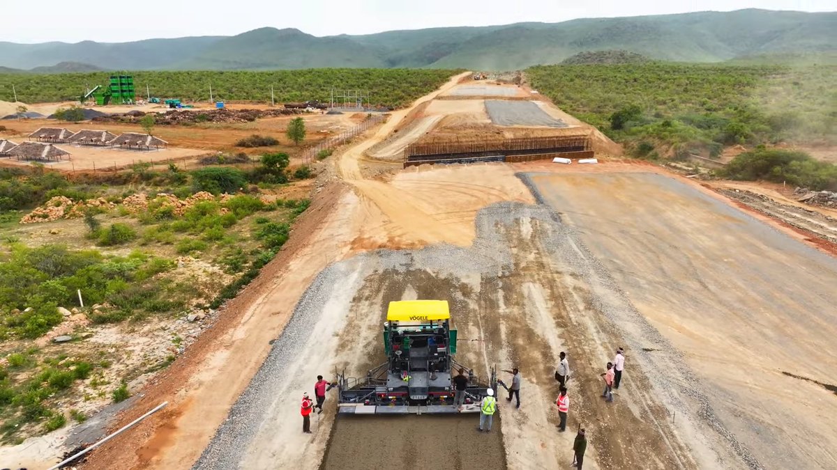 IndiaInfra02's tweet photo. Bengaluru–Vijayawada Expressway: 6- lane access-controlled expressway part of Bengaluru–Vijayawada Economic Corridor connecting Karnataka and Andhra Pradesh.
Total length- 518 km
Total packages-14
Package 8 &amp; 10 - 20 km &amp; 24 km update. Travel time cut from 12 hrs to under 8 hrs. https://t.co/LPnC94PpLi