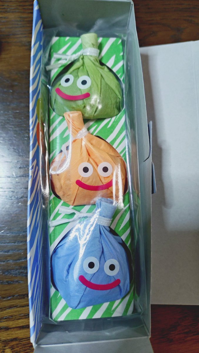 shin_dash's tweet photo. 母がご近所さんにウチの畑の野菜をお裾分けで持って行ったら何故か「スライムういろう」を頂いて帰ってきたw https://t.co/hHuXxZxks7