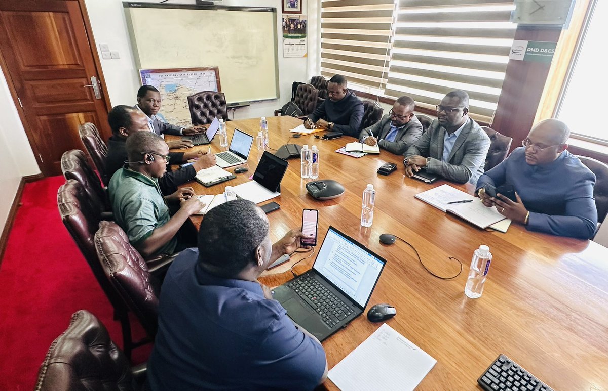 LwambaTeddy's tweet photo. À Dar es Salaam, nous avons franchi une nouvelle étape dans la relance du projet stratégique d’interconnexion électrique #RDC–Tanzanie en 400 kV avec nos partenaires de #TANESCO. Cette infrastructure renforcera l’intégration énergétique régionale et contribuera à la sécurité de l’approvisionnement en électricité. ⚡🇨🇩🇹🇿

À la #SNEL, notre engagement est clair : bâtir des infrastructures durables qui renforcent l’intégration régionale, la sécurité énergétique et le développement économique de nos populations.

@Presidence_RDC @PrimatureRDC @portefeuille_cd @Min_Resshyd_rdc @molendosakombi @ted_lwamba @IsralMutombo11 @SuminwaJudith