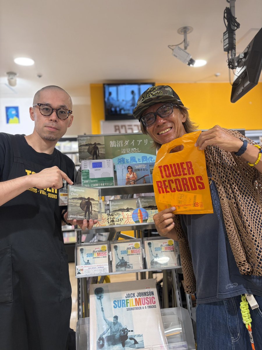 Pockn's tweet photo. 皆様！まずはタワーレコード藤沢店さんに行って下さい！恩返しは音楽活動でして行きます♪タワーレコード藤沢店の皆様どうもありがとうございます！#鵠沼ダイアリー　#サーフミュージック　#ギターインスト　#タワーレコード藤沢店　#ムラサキスポーツ https://t.co/J5OOPZHoFF