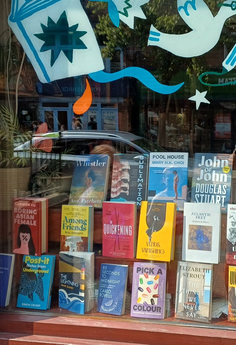 jamesgwriter's tweet photo. Popped into the fabulous No Alibis in Belfast earlier to sign a GINORMOUS stack of Lightnings ⚡️⚡️⚡️
Lovely to see a couple of @Ofmooseandmen books in the window display 🫎
AND picked up a copy of Post-It Notes From the Underground 👌
DELIGHTED!
#TheLightning #SignedBooks https://t.co/TrxaoUhuG1