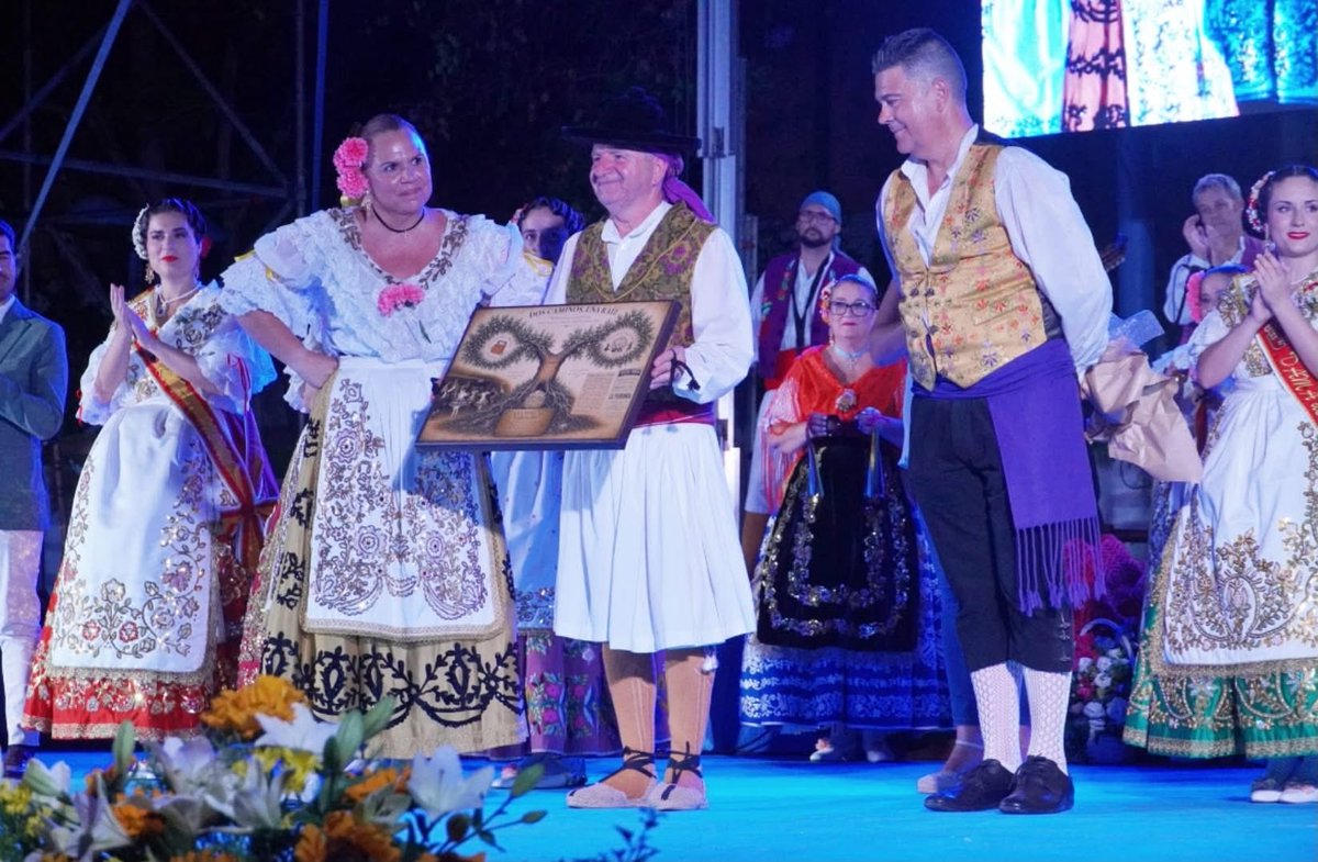 eltablacho's tweet photo. El pasado 06 de julio celebramos el X Festival Regional de Folclore Barrio del Carmen, en que celebrábamos nuestros 50 aniversario junto al Virgen de la Vega y la Alegría Muleña.

Desde aquí queremos agradecer a la Junta Municipal por su colaboración y apoyos constantes. https://t.co/RS3S4MxpAl