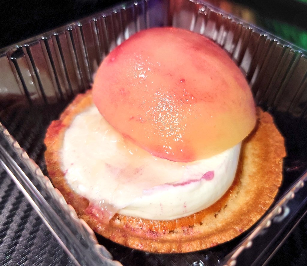 brownsilverwolf's tweet photo. ケーキ https://t.co/LcHdG1Us38