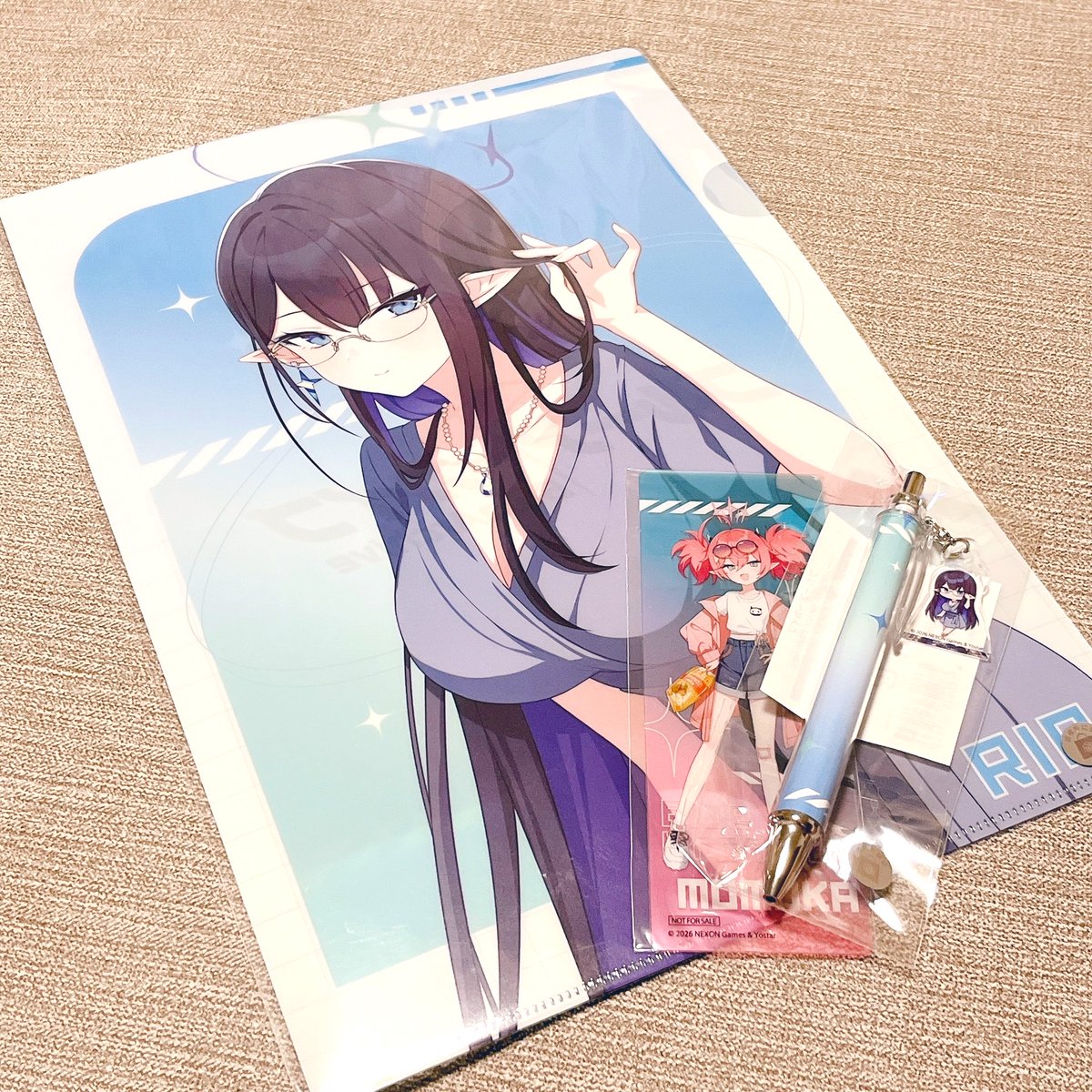 2_youry's tweet photo. 再入荷のタイミングで行けたので欲しかったリンちゃんのクリアファイルとボールペンget！ 特典はモモカ！ 色が爽やかでいいね～ https://t.co/dnwBSZKWrb
