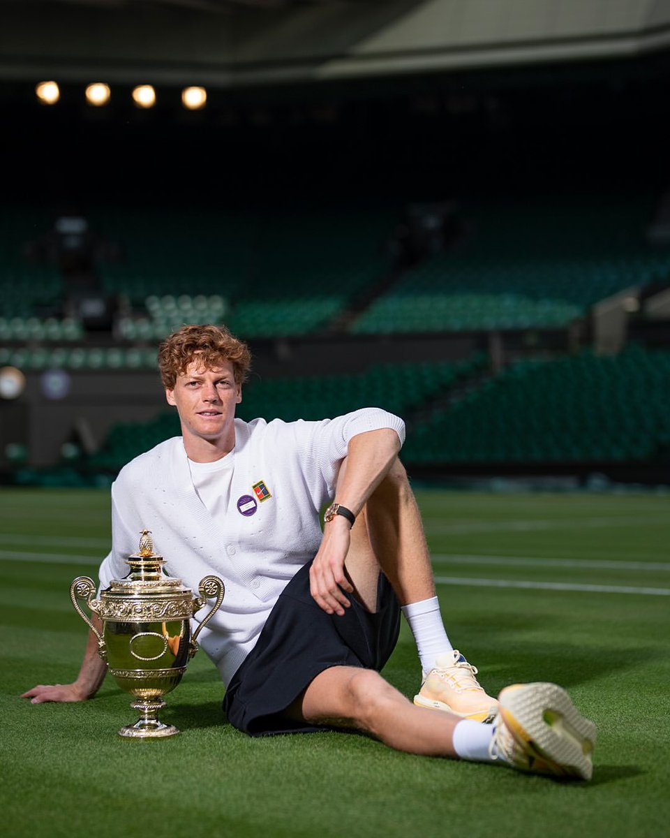 jannik_files's tweet photo. Mourning the Wimbledon 2026 Centre Court photoshoot that never saw the light by bringing back last year’s 😔💜💚 https://t.co/xQxz1CCzoK