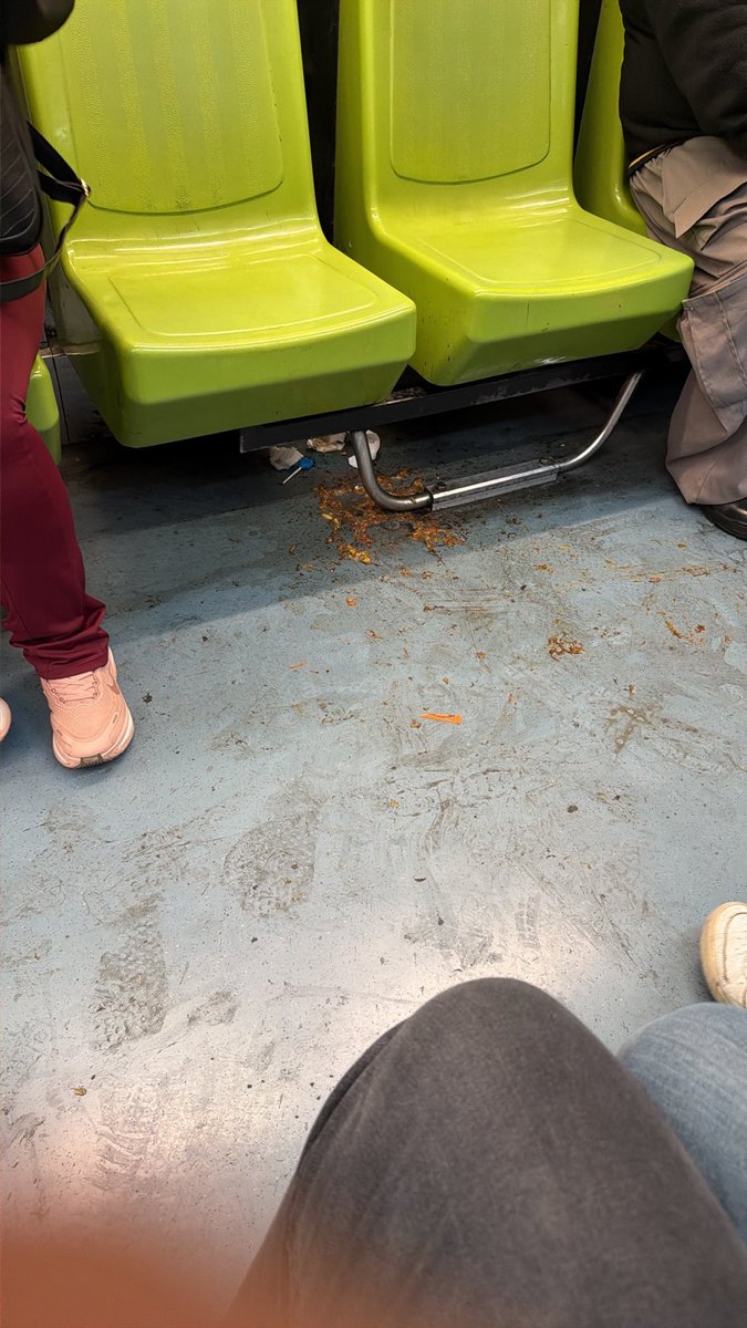jafsif's tweet photo. @MetroCDMX  en el vagón N1717 de la línea 8 dirección Garibaldi https://t.co/O6SPSZ38at