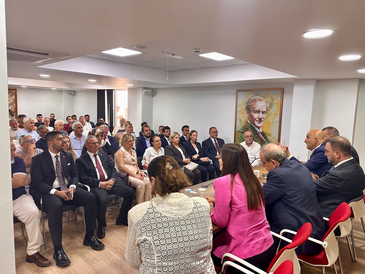 vekilmahirpolat's tweet photo. Cumhuriyet Halk Partisi İzmir İl Başkanlığını ziyaret ederek, İl Başkanımız Utku Gümrükçü ve yönetimine yeni görevlerinde hayırlı olsun dileklerimizi ilettik.

İzmir’imizin ve ülkemizin geleceği adına ortak akıl, dayanışma ve güçlü örgütlenme anlayışıyla yürütülecek çalışmaların başarıyla devam edeceğine inanıyor; kendilerine görevlerinde başarılar diliyorum.