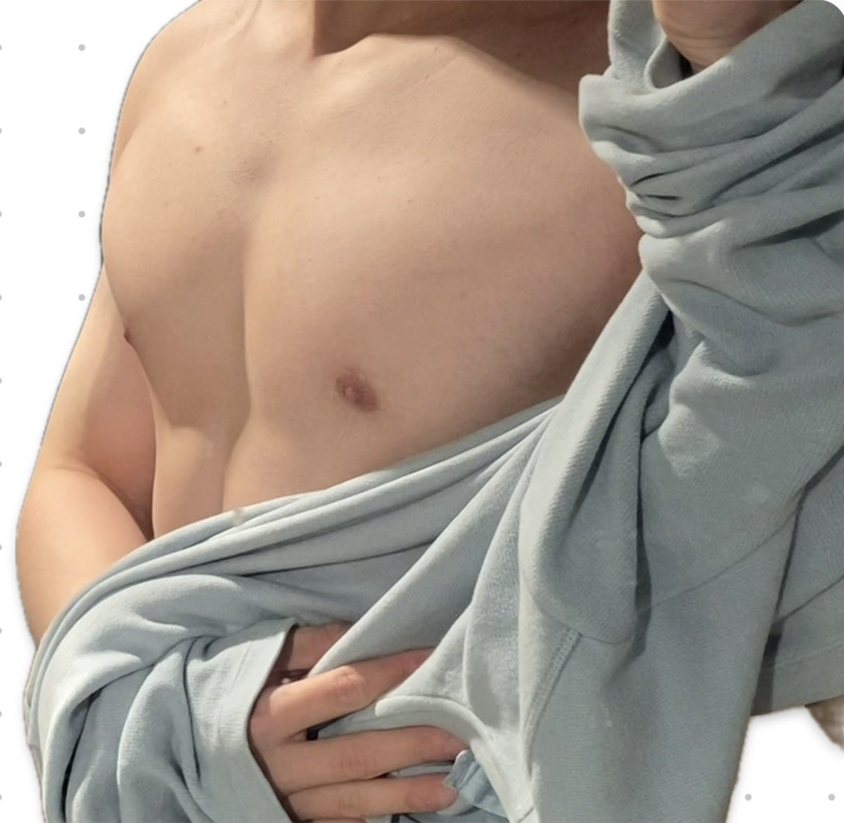 Secondhbll's tweet photo. 周末无聊要干嘛 #腹肌 #肌肉男 #深圳 #胸肌 https://t.co/YWaLQHE3Eq