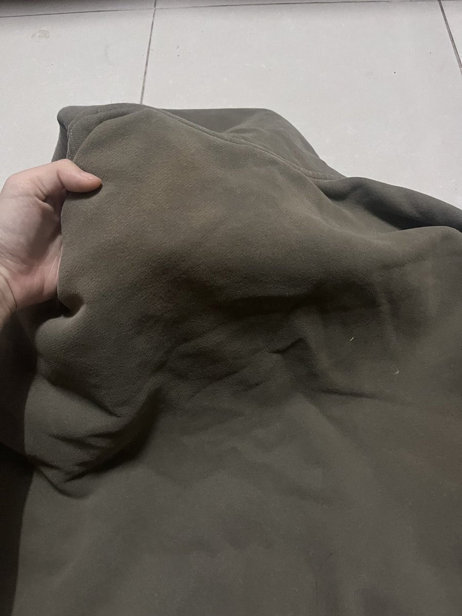 bbijellymilk's tweet photo. ขอคนรับได้นะคะมีสีตกบริเวณใต้คอเสื้อกับข้างแขนขวาค่ะ  เห็นไม่ค่อยชัดค่า สีเสื้อน้องเป็นสีเข้ม เราใส่ไม่มีปหค่ะ💓💓 https://t.co/OaavxEyiGm