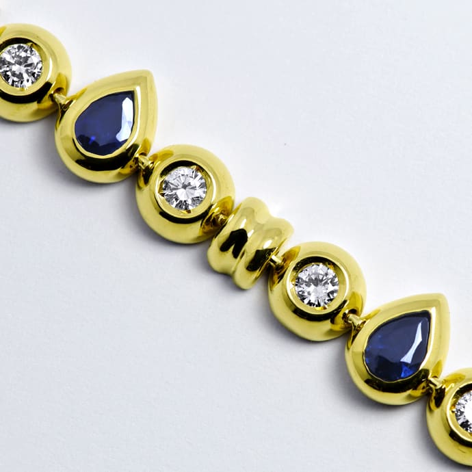 juweliere's tweet photo. https://t.co/kCwFnC71w3 - #Gold
#Armband
#18K
#1.13ct
#Diamanten
#3.2ct
#Saphire
#Gold
#Juwelier - Gelegenheit nur 1 Mal lieferbar! Vergleichen sie unsere günstigen, sensationell billigen Preise! Schätzwert 23.500* Euro - bei uns NUR 8821 Euro https://t.co/wD74xuyt4M