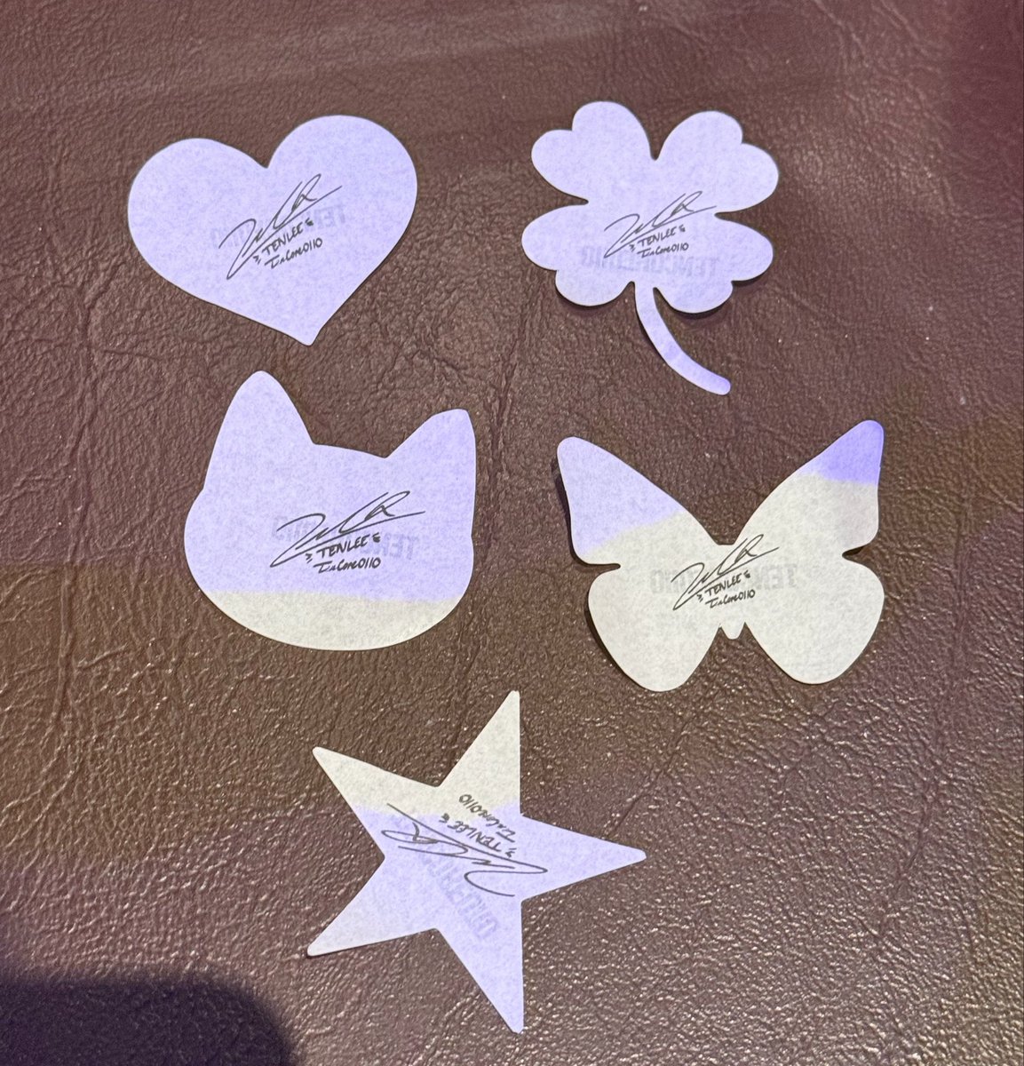 smileyjnlee's tweet photo. พ้มได้ confetti แบบซีเคร็ทมั้ย เห็นแต่ แมว ดาว แต่พ้มได้ หัวใจ ผีเสื้อ โคลเวอร์ มา หรือว่ามันของพรุ่งนี้ๆๆๆ 

#TENCORE0110Concert_Day1 https://t.co/LfXCpTRQkq