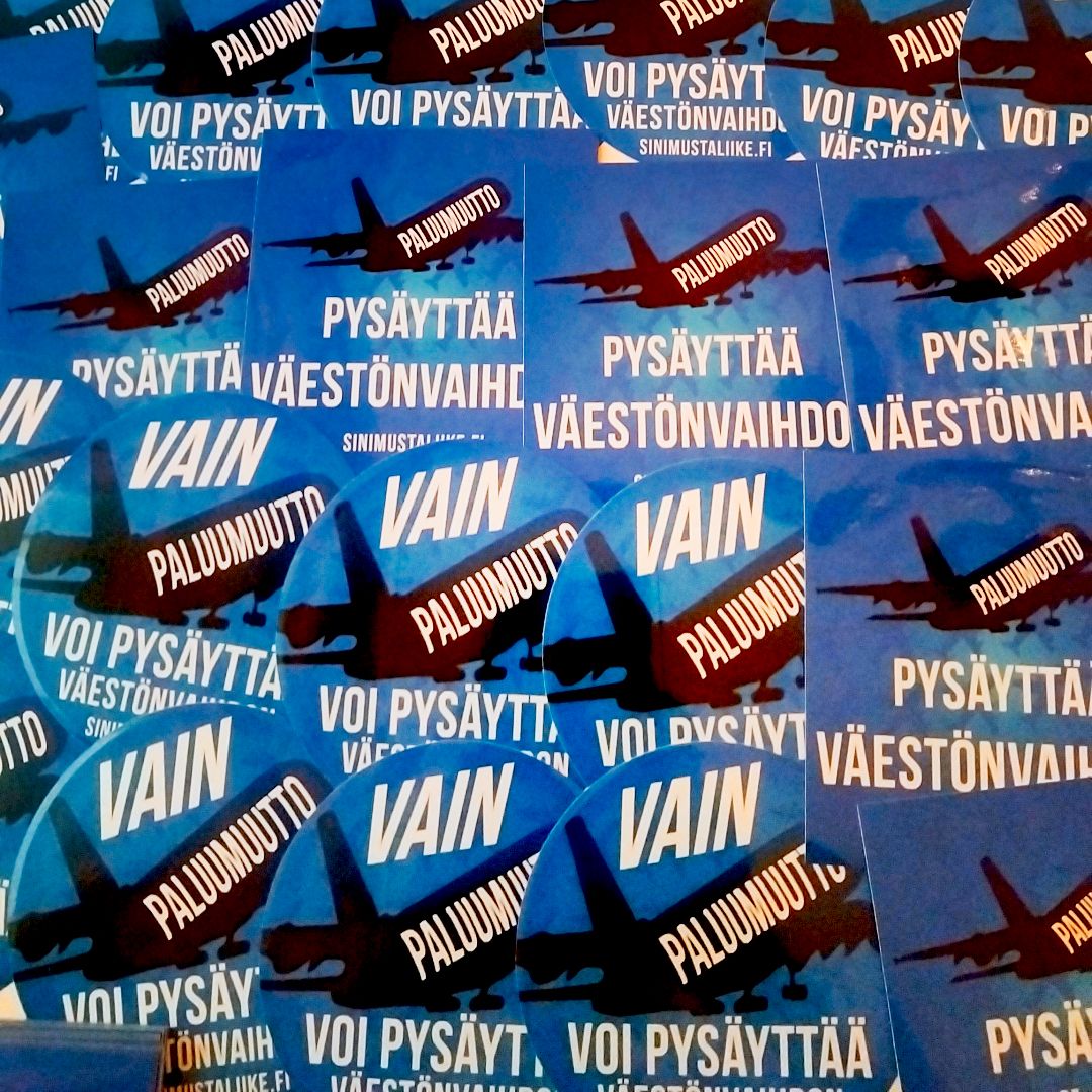 SinimustaLiike's tweet photo. Muistutettakoon että voit tukea Sinimustan liikkeen toimintaa ostamalla  kannatustuotteitamme! Käy tutustumassa valikoimaan osoitteessa: https://t.co/Te4egJ2S8X https://t.co/LjO3jsuLL2