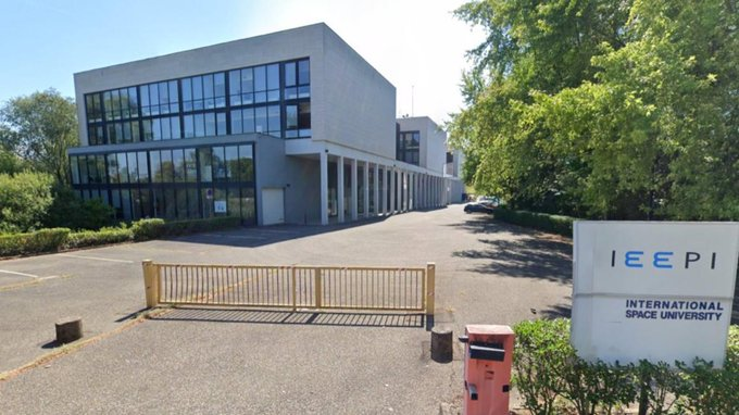 _Direct_News's tweet photo. #FranceDéclin

#Alsace 🇫🇷 : l'Université internationale de l'Espace placée en liquidation 

«L'ISU n'avait plus les  moyens de payer ses factures, de payer les enseignants, les loyers  etc... Donc le tribunal a annoncé une liquidation» [CNews]