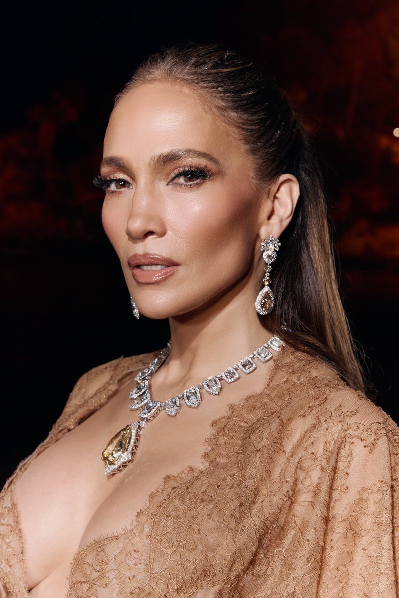 JLO127097 tweet picture