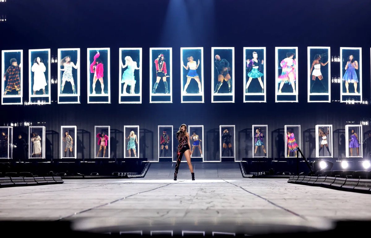 vinylfolklore's tweet photo. the beauty of the eras tour https://t.co/ma77Apw7IR