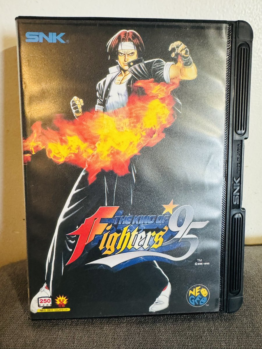 rockmanworld's tweet photo. CHEF ! J’AI GLISSÉ ! Le kof 98 pour le gameplay, le 2000 pour le roster et le 95 POUR LA PATATE ! Il me fallais juste 1 SEUL jeu cartouche original pour l’AES + , et c’était forcément lui … 🥰🥰🥰 Mon bonbon ! https://t.co/LEKxpvxScs