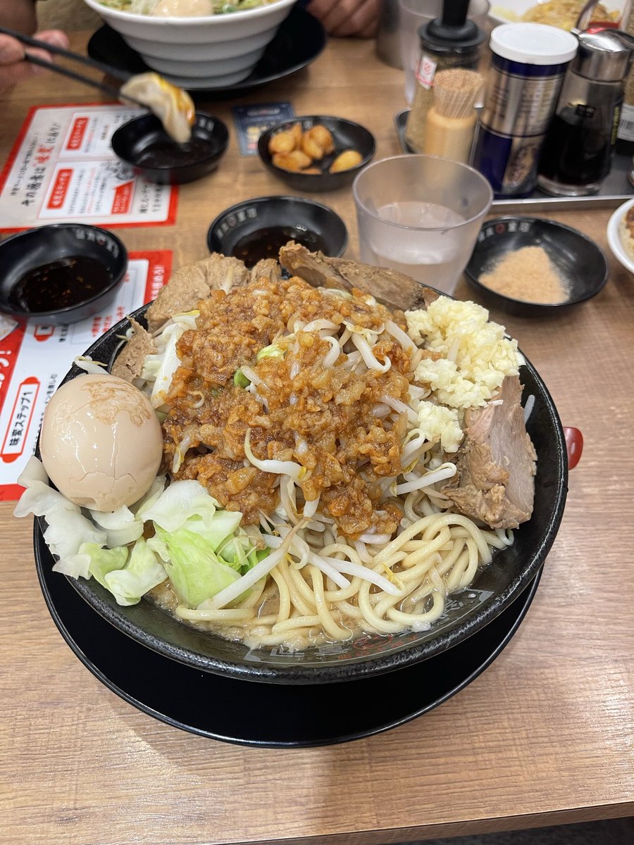 0pwifkX's tweet photo. 河童ラーメンに二郎あったから食ってみたけど案の定微妙やった https://t.co/ASSt0QqQef