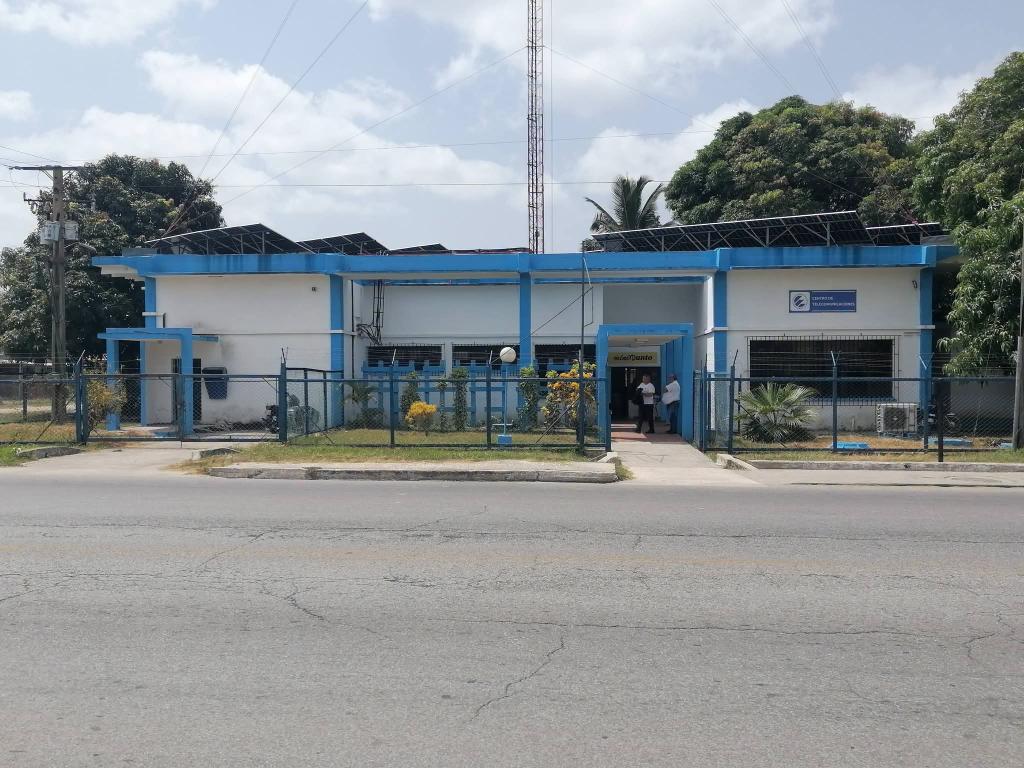 valda_julio's tweet photo. Los servicios de telecomunicaciones de @ETECSA_Cuba pertenecientes a la central Finlay al norte de la ciudad de #PorCamagueyTodo se garantizan por un Sistema Fotovoltaico ya en explotación.  Continuamos con #EnergiaLimpia ahorrando combustible fósil.  #EtecsaEnFamilia https://t.co/yXYrq3PVEe