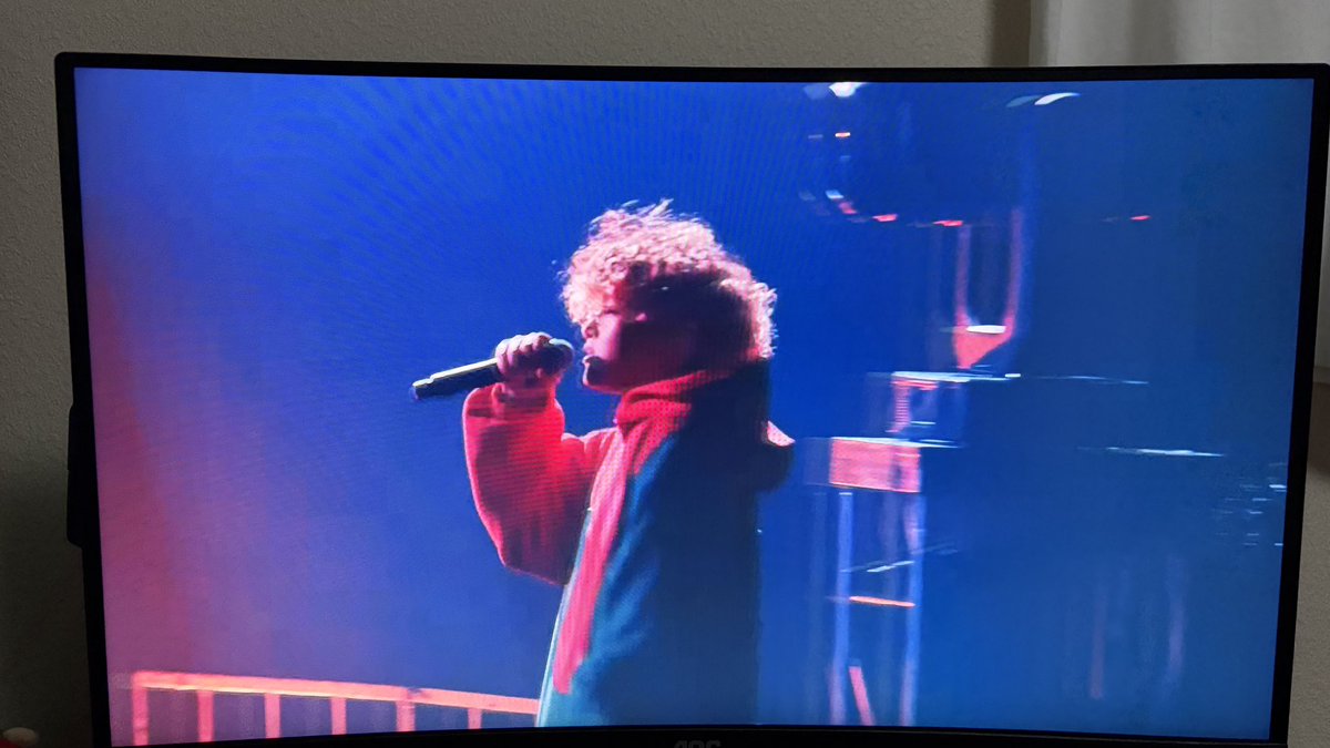 reaman_2's tweet photo. Vaundyの武道館公演なつかしい~！！
冒頭の2分を見る限り、U-NEXT映像と同じ映像だから、今日見逃した方はU-NEXTでも見れるぞ！
#Vaundy https://t.co/HGGtQRSqyE
