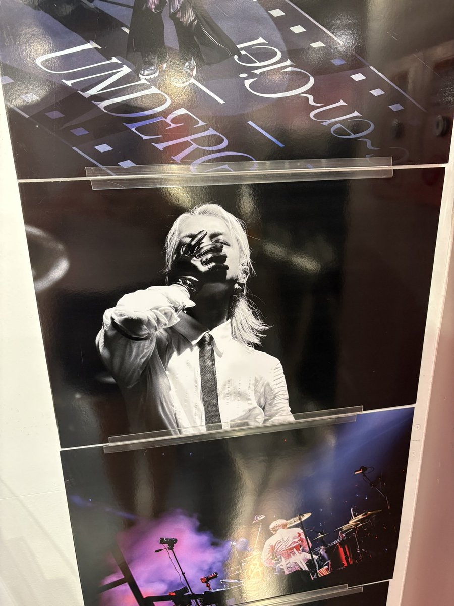 ask_nkmt's tweet photo. 渋谷HMVとタワレコにて！
UNDERGROUNDのパネル展観て来ました！✨　
思い出が蘇るね〜🥰
#ラルク https://t.co/1bWxF1j29b