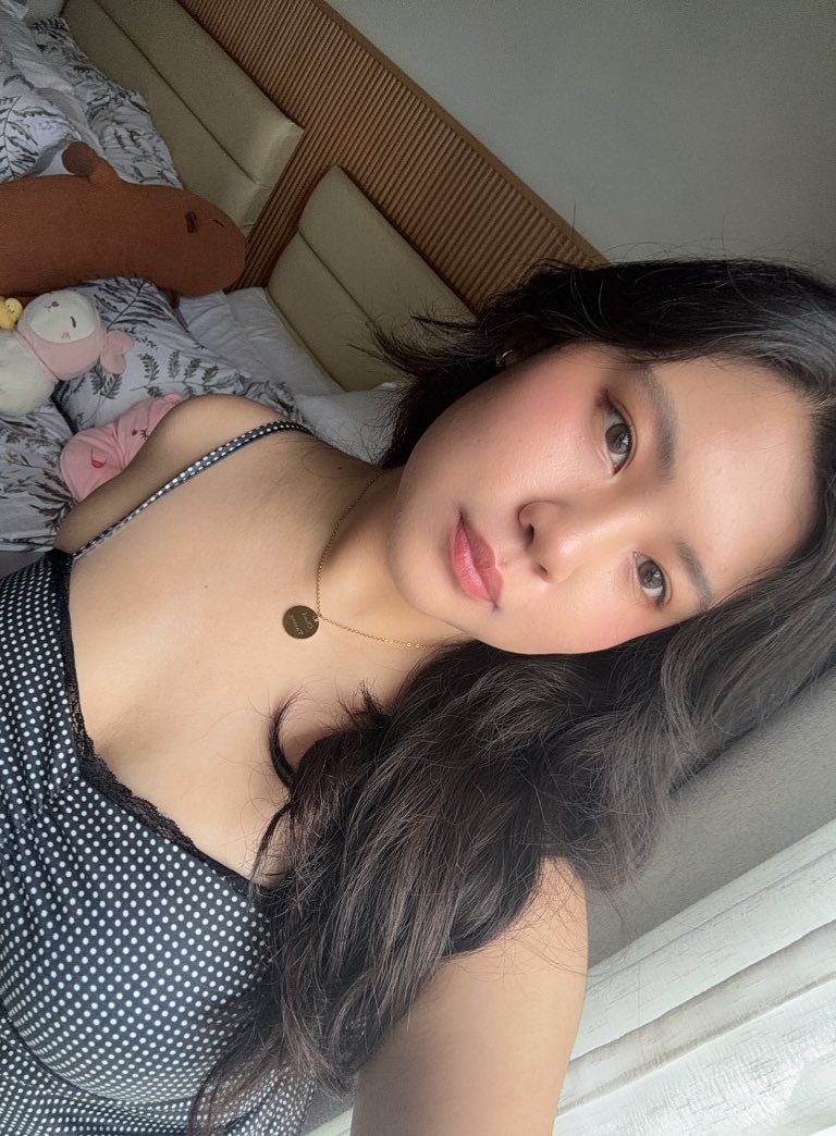 creamelune's tweet photo. pangit ng bagong layout ok lang atleast maganda aq ๐๐ #metwt #masaraptwt https://t.co/cAoj1fAW20