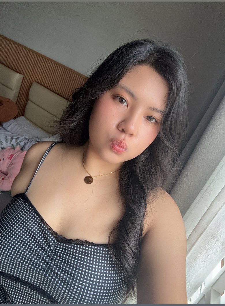 creamelune's tweet photo. pangit ng bagong layout ok lang atleast maganda aq ๐๐ #metwt #masaraptwt https://t.co/cAoj1fAW20