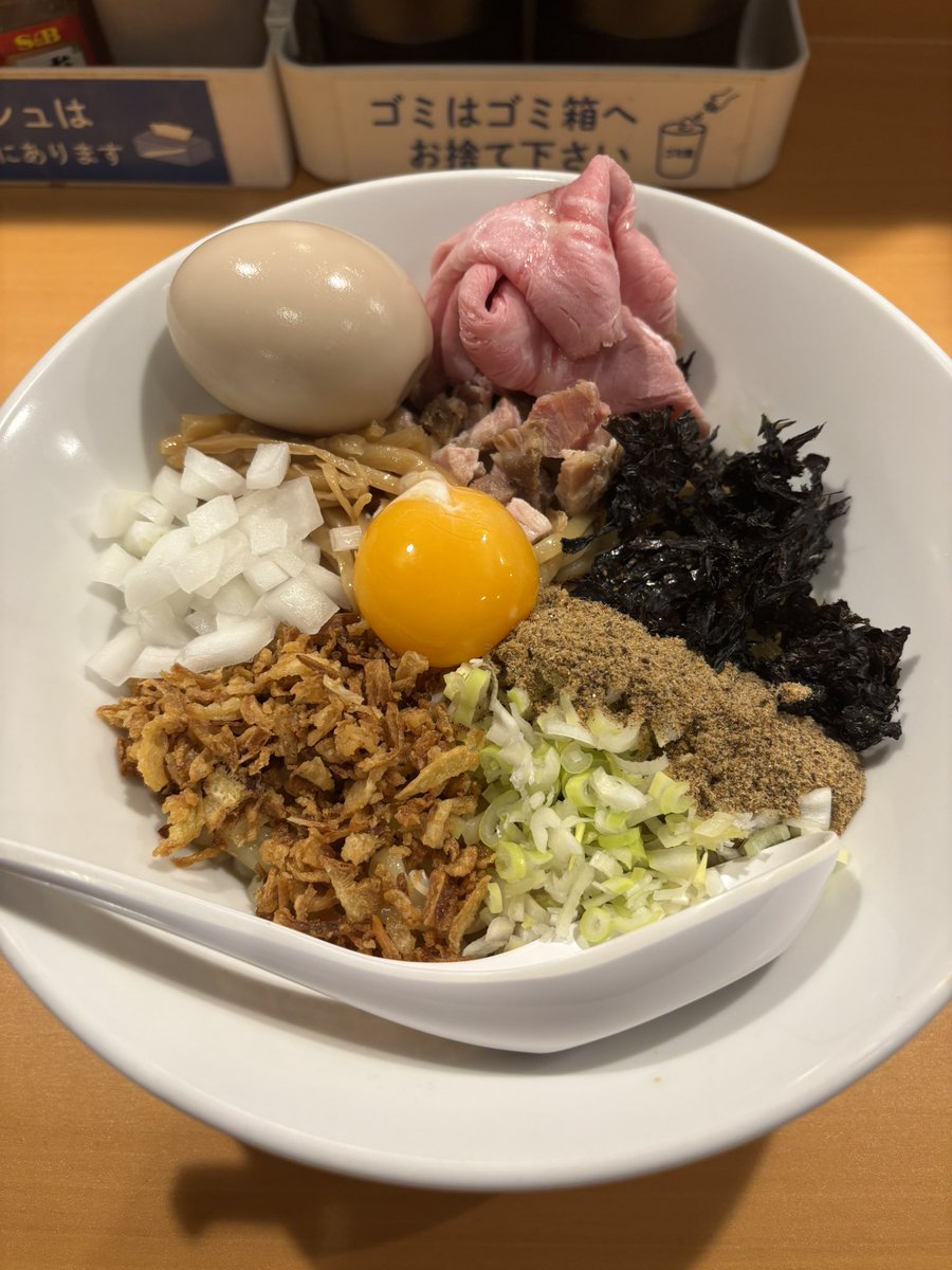 gensonsaku's tweet photo. 春日部　#麺屋大むら
まぜそば
味玉
お心遣い🙇🙏

向かう最中豪雨に見舞われながらも
旨いまぜそばを頂く為に🚗🌧️

本日も、酢、ラー油、胡椒、マヨと味変を楽しみオヤツを堪能しました😍🍜

大村さんとまぜそば談議に女将さんとゲーム談議🤣

夜飯はキーマカレーじゃ💦

ご馳走様😋🍜🙏 https://t.co/czOe03xaas