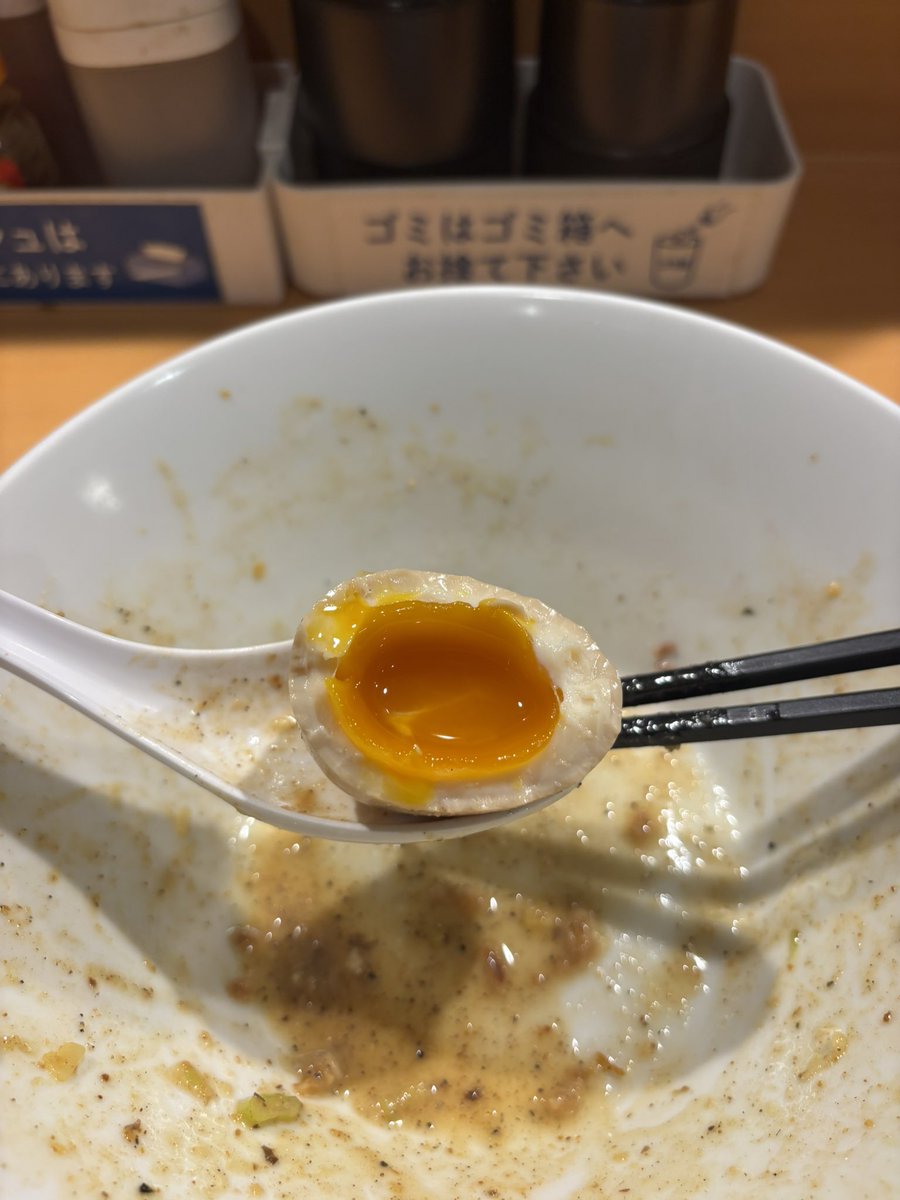 gensonsaku's tweet photo. 春日部　#麺屋大むら
まぜそば
味玉
お心遣い🙇🙏

向かう最中豪雨に見舞われながらも
旨いまぜそばを頂く為に🚗🌧️

本日も、酢、ラー油、胡椒、マヨと味変を楽しみオヤツを堪能しました😍🍜

大村さんとまぜそば談議に女将さんとゲーム談議🤣

夜飯はキーマカレーじゃ💦

ご馳走様😋🍜🙏 https://t.co/czOe03xaas